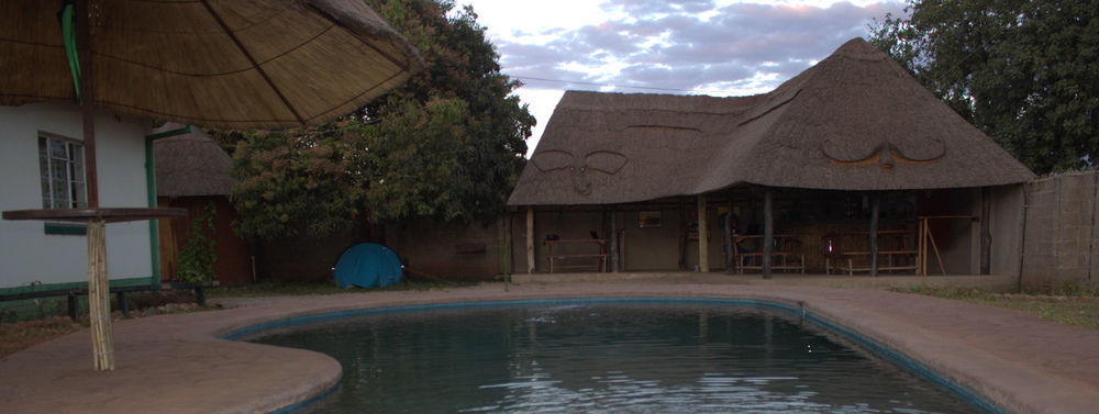Zinga Backpackers Hotel Livingstone Buitenkant foto