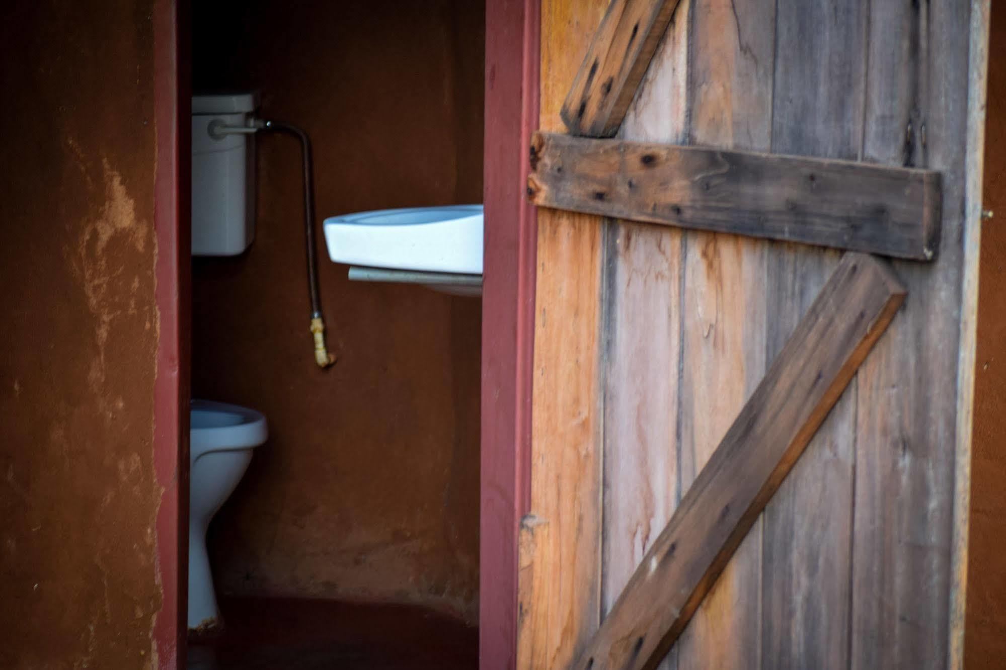 Zinga Backpackers Hotel Livingstone Buitenkant foto